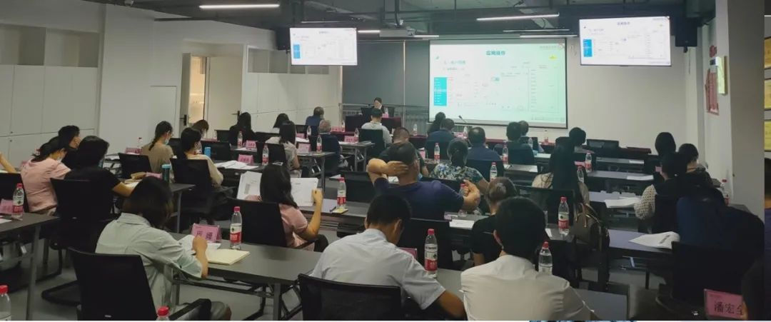 众人划桨开大船 齐心协力保任务-Z6·尊龙凯时「中国」官方网站2020年度年中总结大会圆满召开(图3)